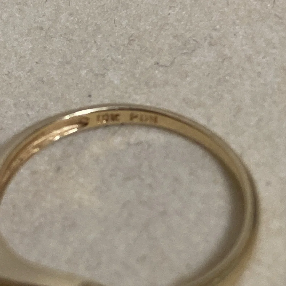 10K Gold Emerald Ring - Picture 8 of 8